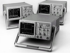 TDS360 - Tektronix Digital Oscilloscopes