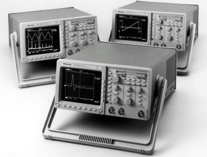 TDS340A - Tektronix Digital Oscilloscopes