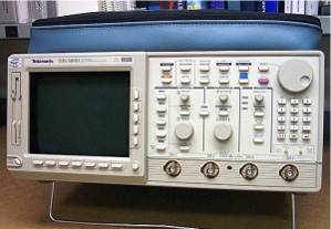TDS580D - Tektronix Digital Oscilloscopes