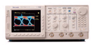 TDS724D - Tektronix Digital Oscilloscopes